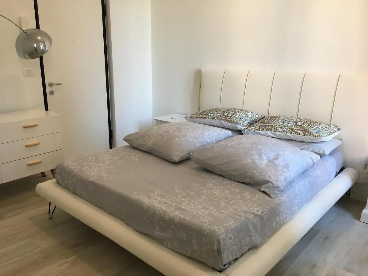 Ingrid Corso Mombello Sanremo 0*,  Italy